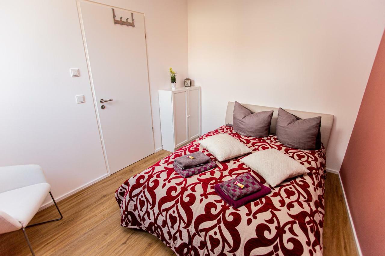 Eckhof Domizil - Grosszuegige Ferienwohnung Mit Kleinem Garten In Der Altstadt Von โกทา ภายนอก รูปภาพ